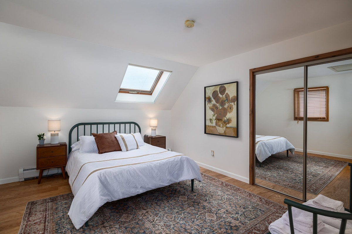 The Queen guest bedroom features a Sleep Number bed. The Queen guest bedroom features a Sleep Number bed. - Modern Retreat ~ Stunning Mountain View ~ Hot Tub! - Stowe