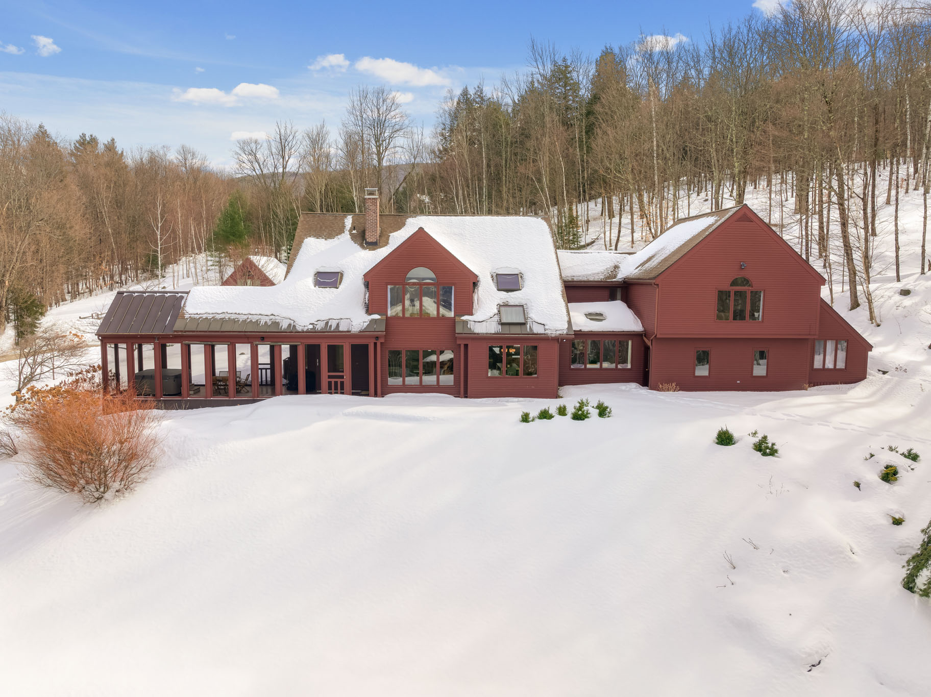 The fairy tale villa will make you want to stay forever. The fairy tale villa will make you want to stay forever. - Modern Retreat ~ Stunning Mountain View ~ Hot Tub! - Stowe