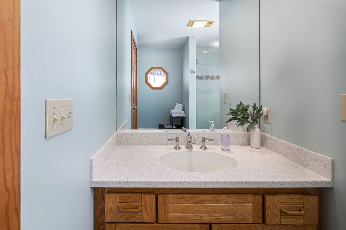 The downstairs full bathroom is fully stocked. The downstairs full bathroom is fully stocked. - Modern Retreat ~ Stunning Mountain View ~ Hot Tub! - Stowe