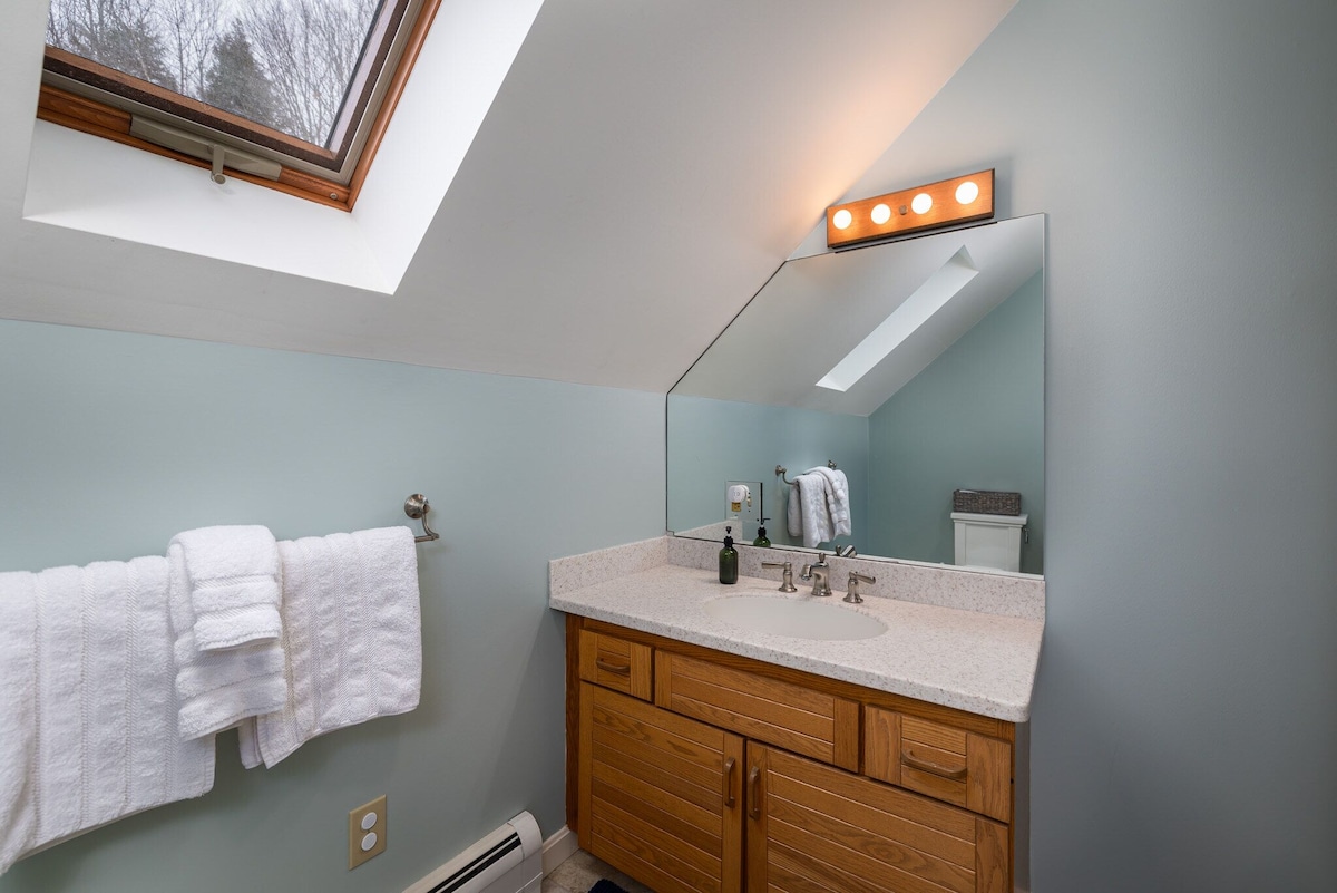 Let the sunshine caress your face as you go through your morning routine. Let the sunshine caress your face as you go through your morning routine. - Modern Retreat ~ Stunning Mountain View ~ Hot Tub! - Stowe