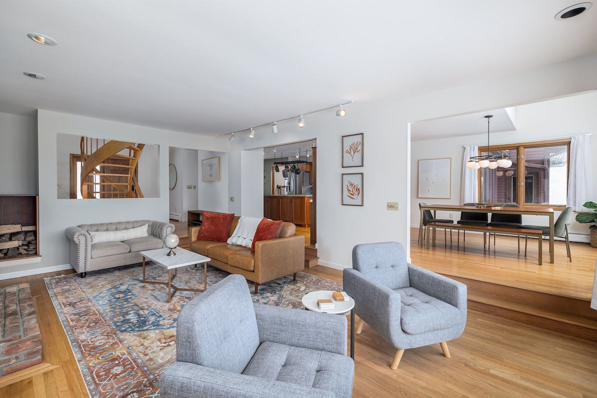 Living room opens to two large pass throughs to open dining room. Living room opens to two large pass throughs to open dining room. - Modern Retreat ~ Stunning Mountain View ~ Hot Tub! - Stowe
