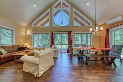 Big Tree Retreat: Hot tub, Woodstove, Salmon River