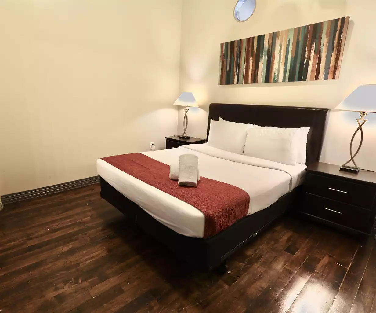 2br-or-spacious-apartment-or-downtown-or/