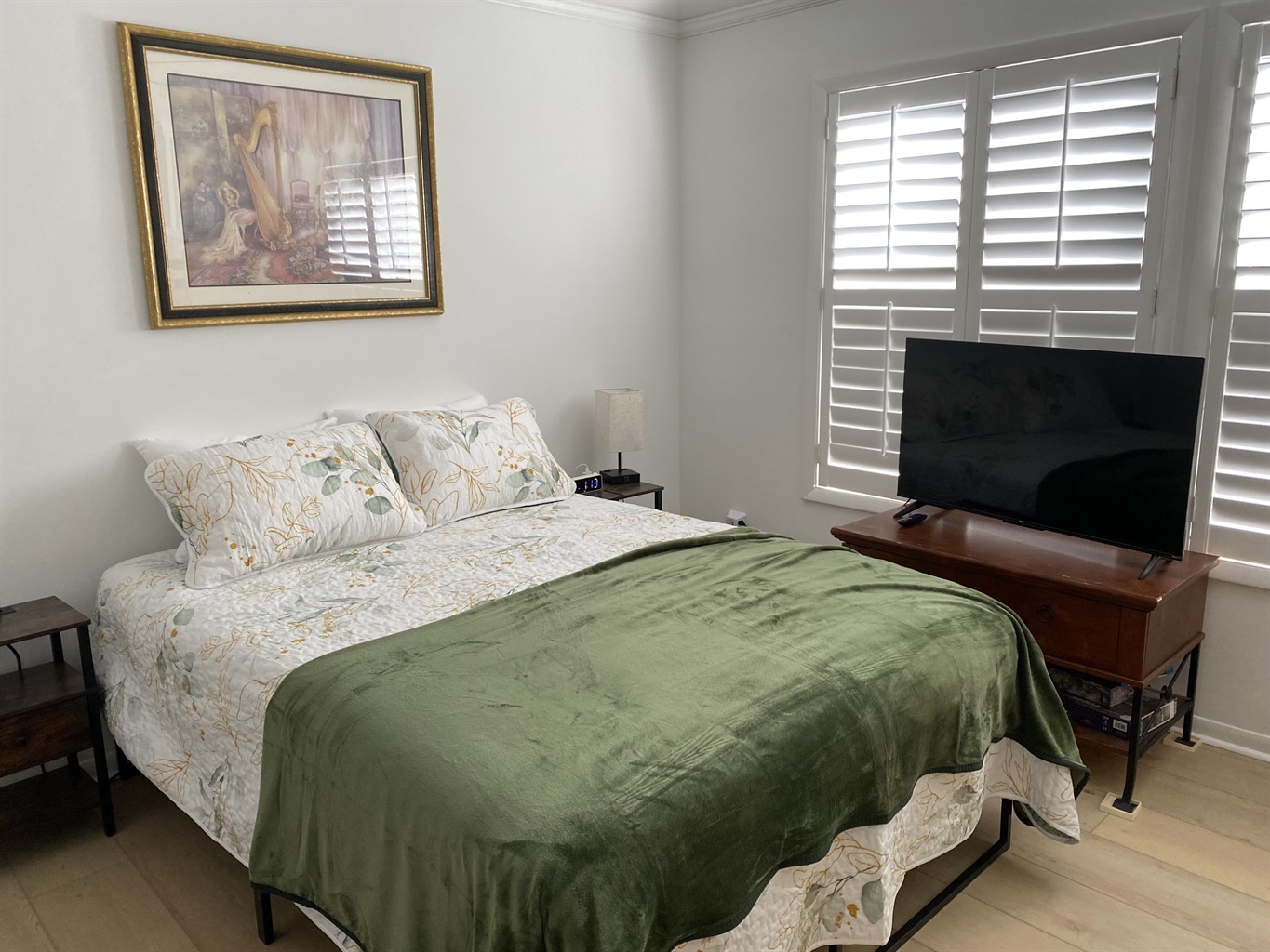 2nd bedroom with queen size bed and bunk beds