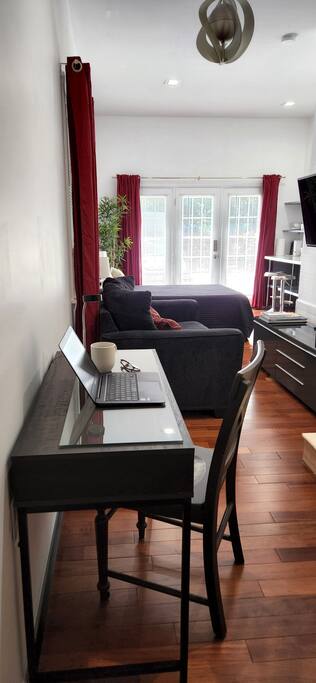 Dedicated workspace. - Travelers Getaway - Long Term Stays Welcome!!! - Columbia