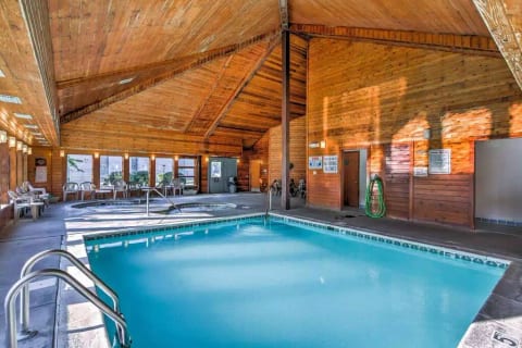 ⭐Mountaintop Views•Close to Downtown•2 Pools + Hot Tubs⭐