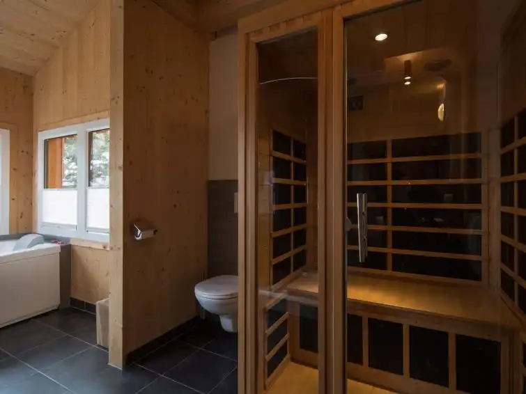#5 mit IR-Sauna&Sprudelbad innen