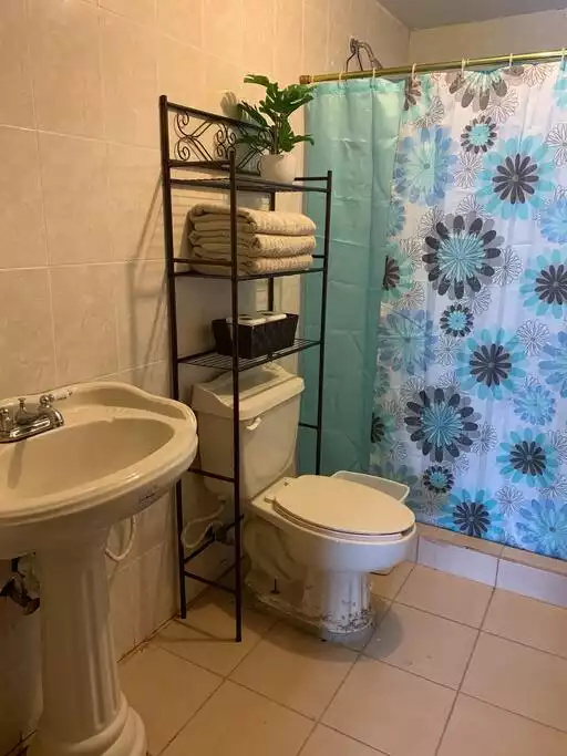 Lower floor full bathroom - A Quiet and Relaxing Retreat in La Rumorosa - El Rancho