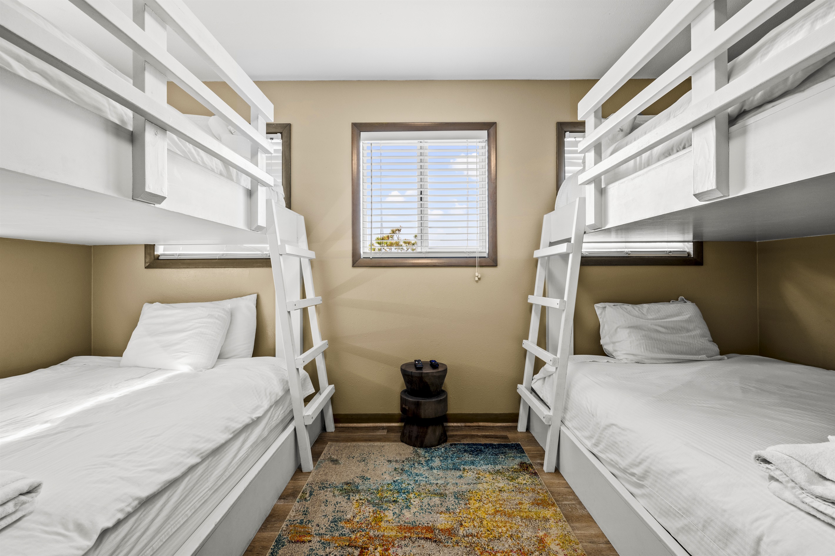 Bunk room. Bunk room. - Family Beachfront Oasis - Eastpoint