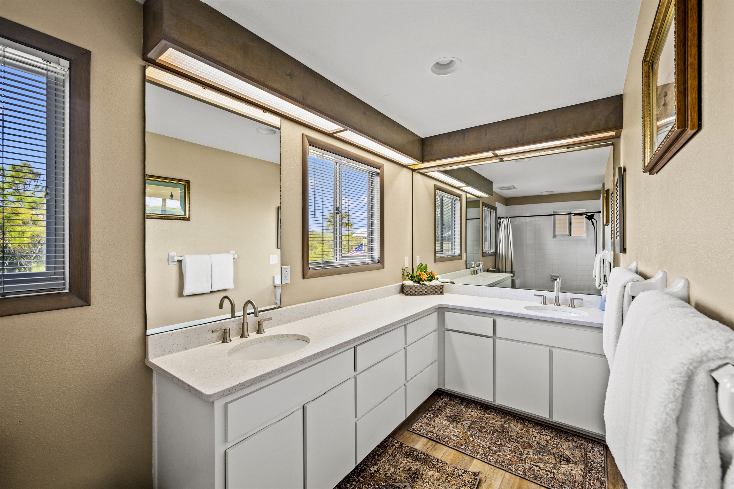 Experience ultimate relaxation with fresh and clean bath towels, perfect for enjoying a soothing soak in the tub. Experience ultimate relaxation with fresh and clean bath towels, perfect for enjoying a soothing soak in the tub. - Family Beachfront Oasis - Eastpoint