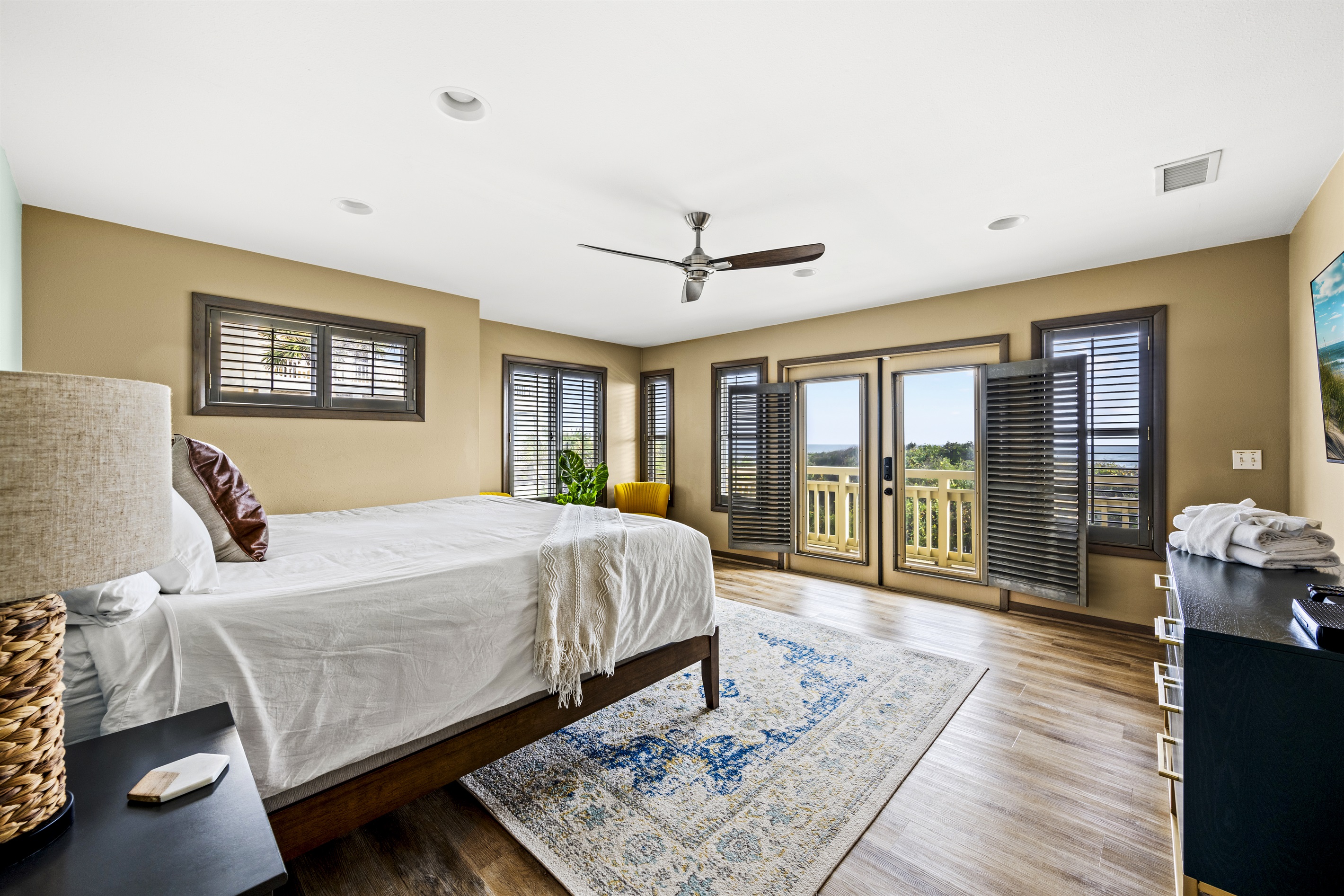 Experience spaciousness and personal space in the lower floor Master bedroom suite, equipped with all the modern comforts, TV, A/C and ceiling fan. Experience spaciousness and personal space in the lower floor Master bedroom suite, equipped with all the modern comforts, TV, A/C and ceiling fan. - Family Beachfront Oasis - Eastpoint