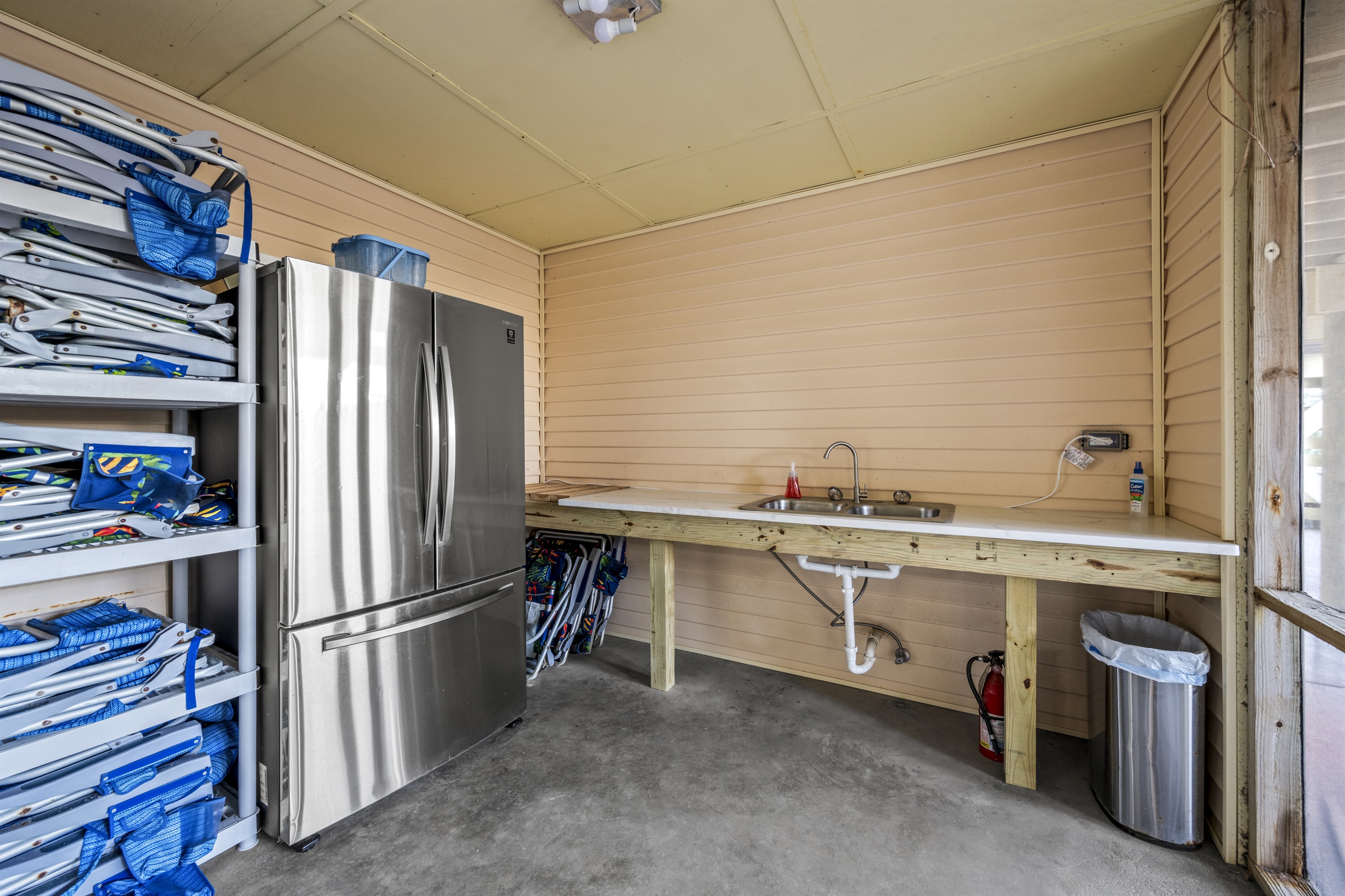 Fish cleaning area with 2nd refrigerator on the ground floor. Fish cleaning area with 2nd refrigerator on the ground floor. - Family Beachfront Oasis - Eastpoint