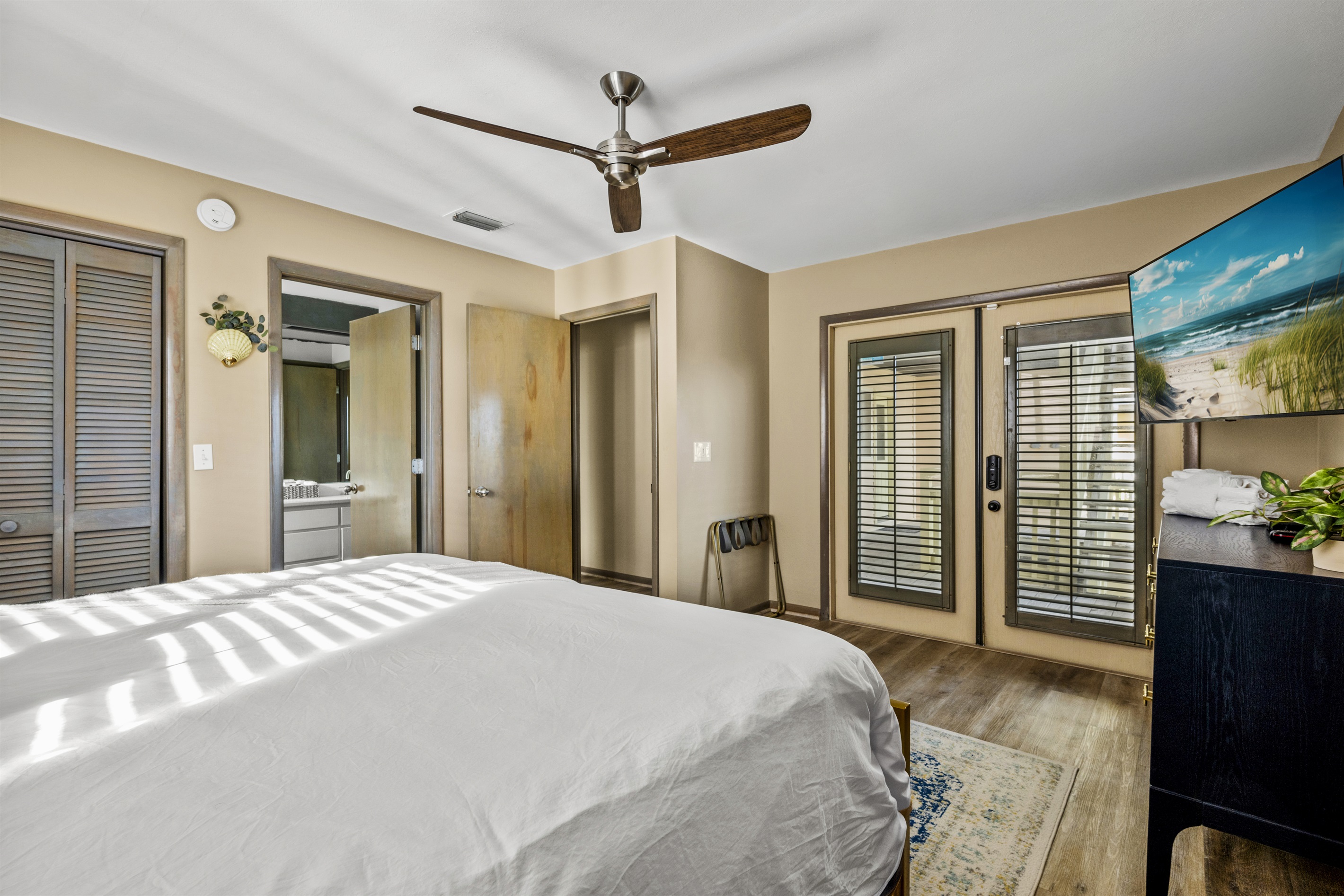 This king guest bedroom has a private bathroom entrance and connects to the deck. From every room, you can enjoy the panoramic views of the ocean, providing an idyllic retreat for a relaxing s This king guest bedroom has a private bathroom entrance and connects to the deck. From every room, you can enjoy the panoramic views of the ocean, providing an idyllic retreat for a relaxing s - Family Beachfront Oasis - Eastpoint