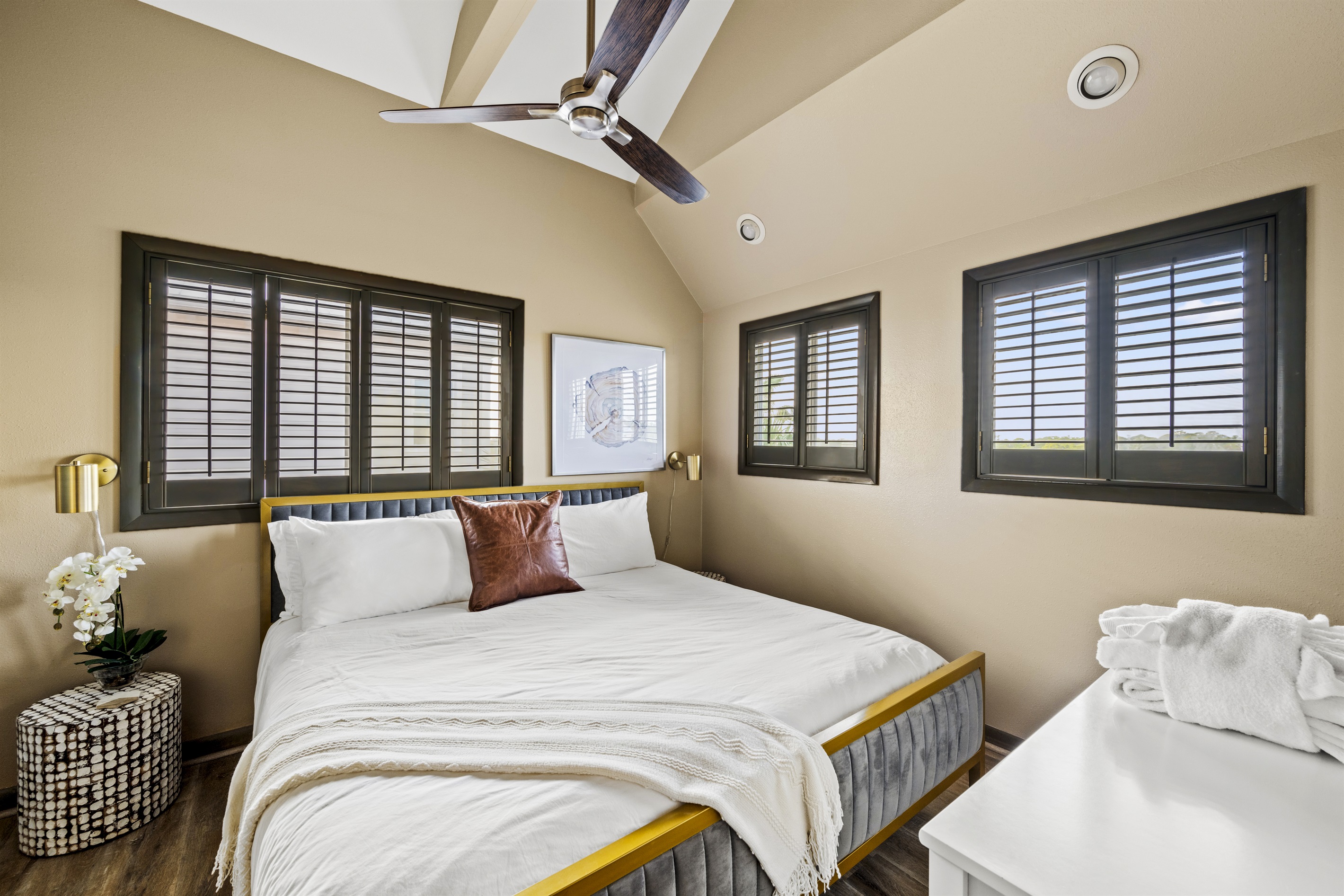 This 4th King bedroom is on the top floor across from the living areas. This 4th King bedroom is on the top floor across from the living areas. - Family Beachfront Oasis - Eastpoint
