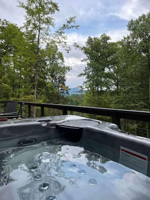 CAPER Treehouse: hike to Black Rock HOT TUB VIEWS!