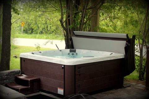 Walk to the beach - HOT TUB optional