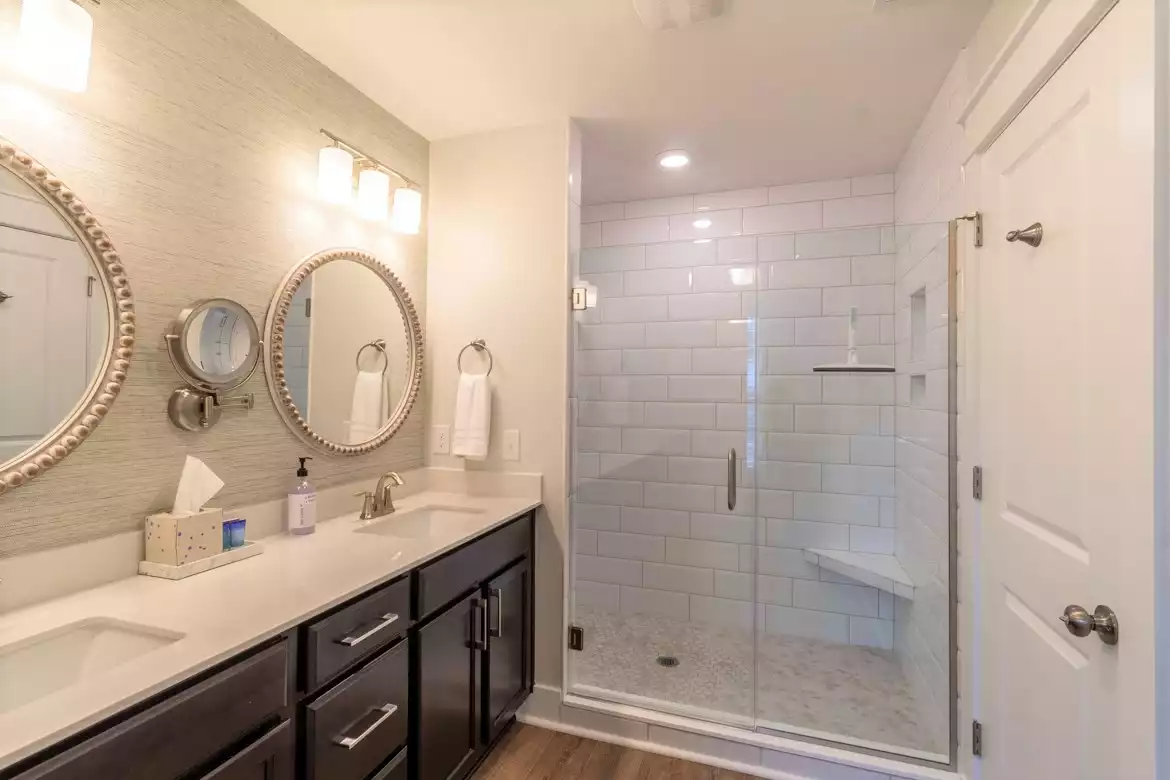 Luxurious master bath w/ walk in shower - 91 Sandcastle Court - Hilton Head Island