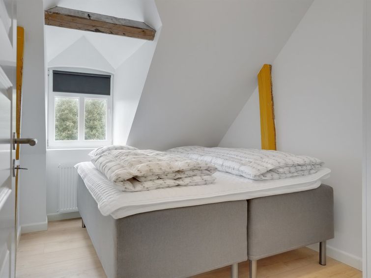 niki-15km-from-the-sea/