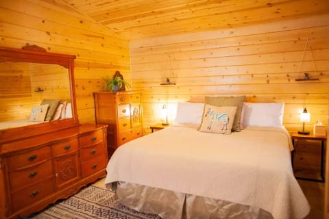 Sanctuary in the sky! Hot tub, Game room, Sleeps 8
