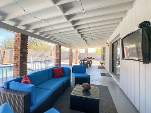 Relaxing Oasis! 5 bedroom 3 bath with Pool