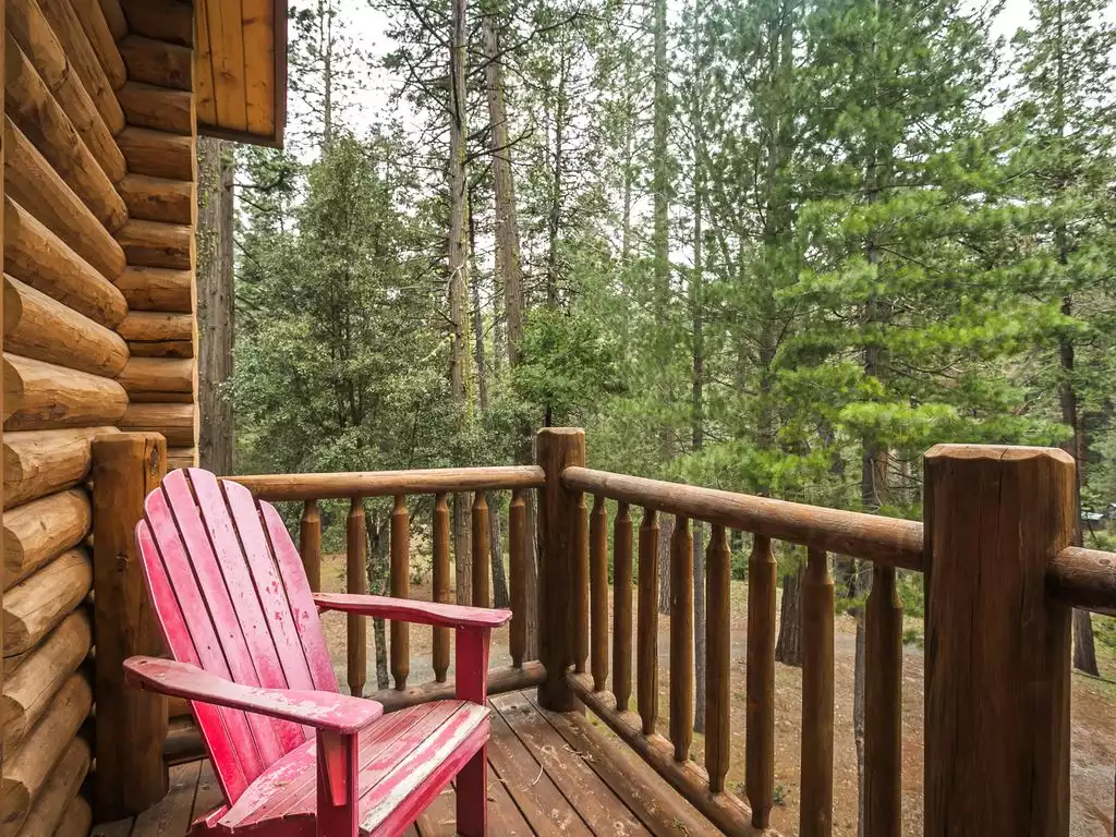 Private balcony off second floor bedroom - Gold Creek Cabin - Volcano