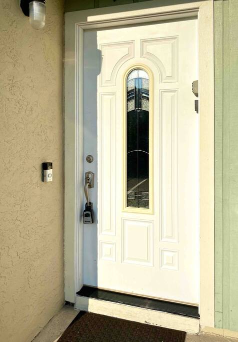 Video recording doorbell by the front door 