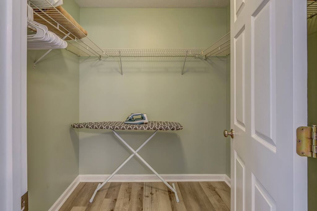 Master bath walk-in closet