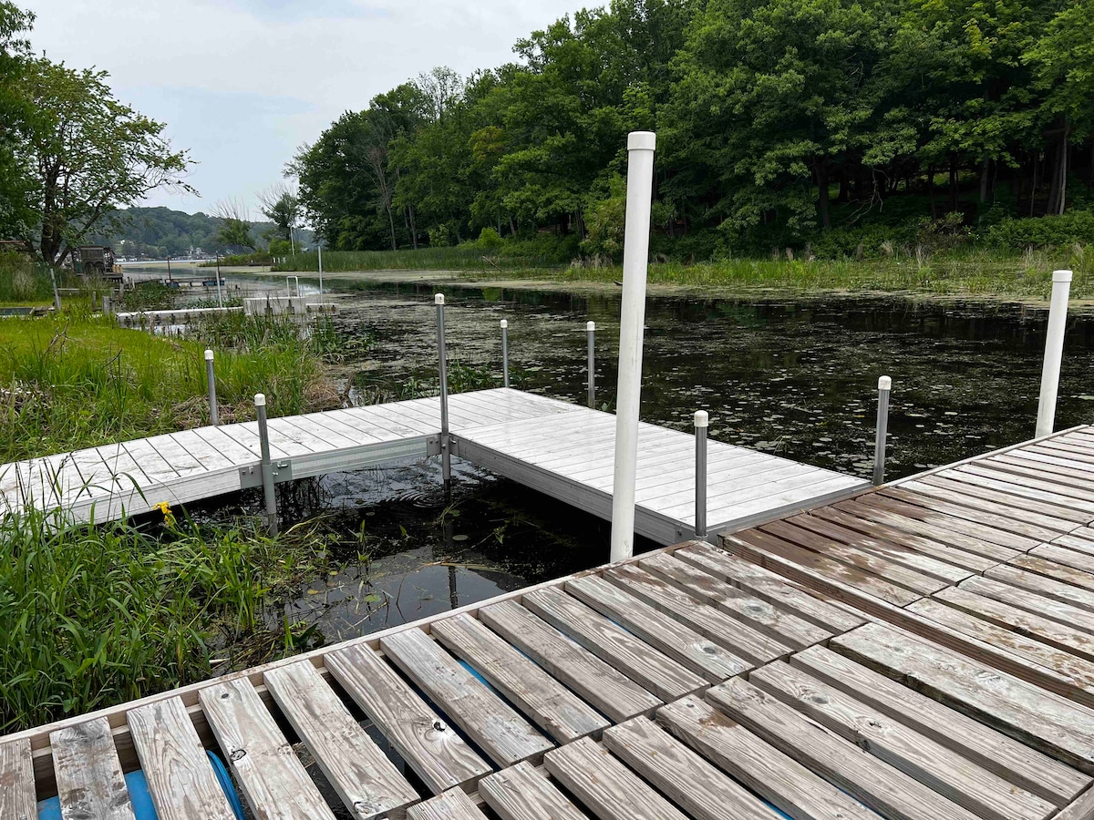 Serene Port Bay Cottage - Wolcott