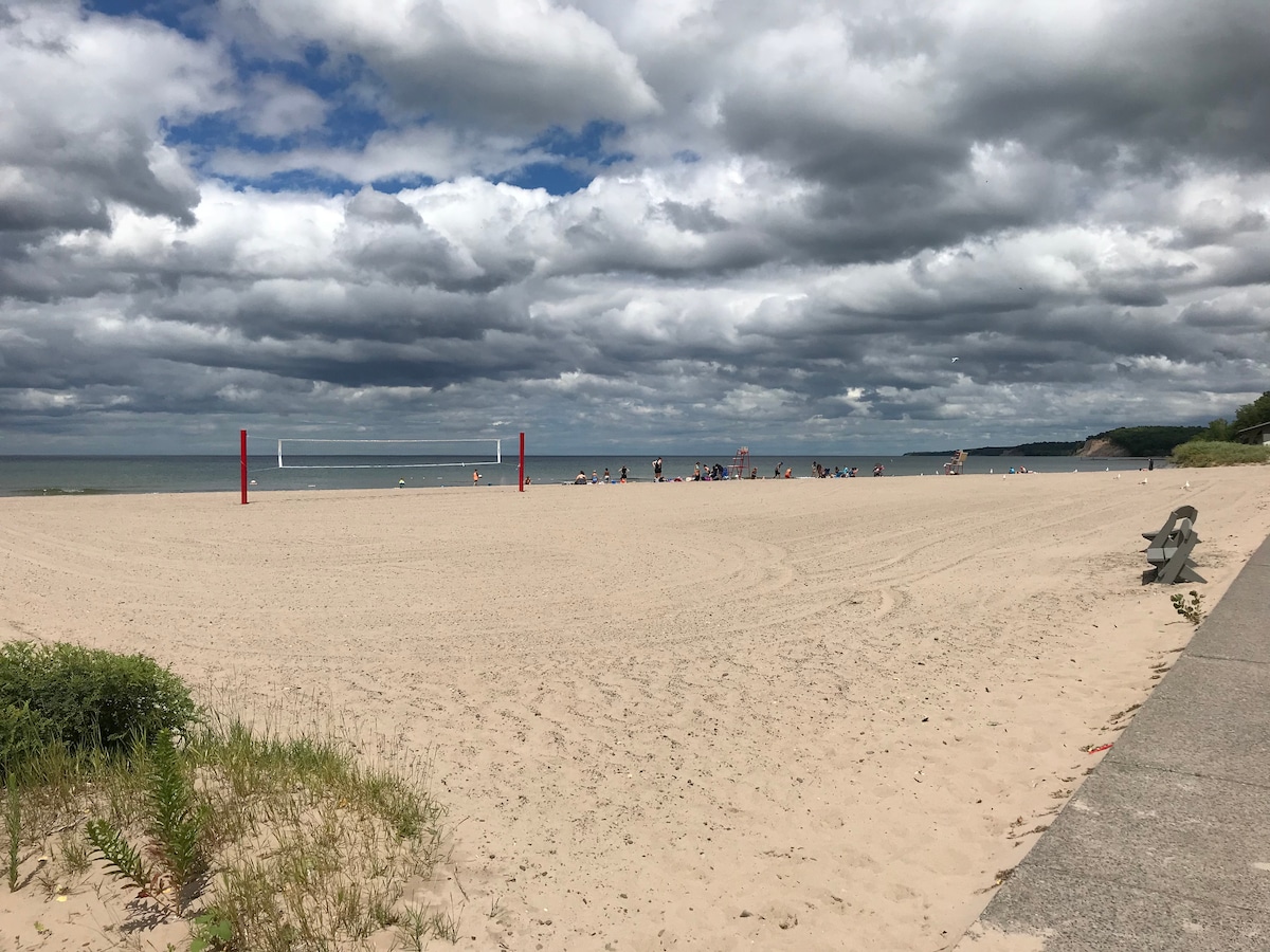 Serene Port Bay Cottage - Wolcott