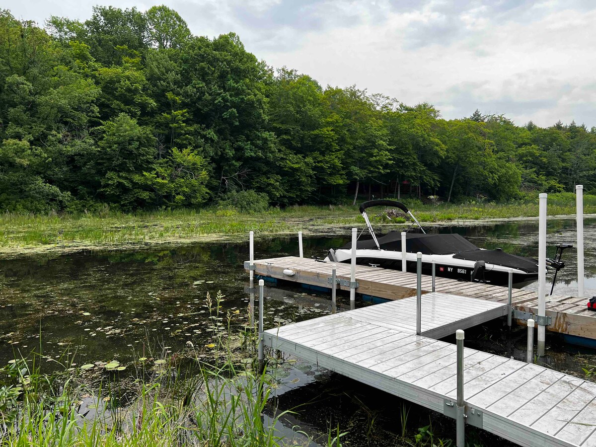 Serene Port Bay Cottage - Wolcott