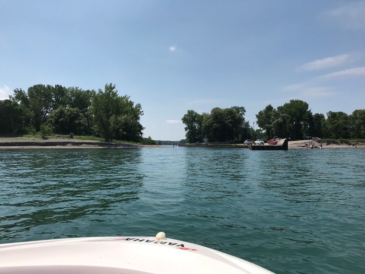 Serene Port Bay Cottage - Wolcott