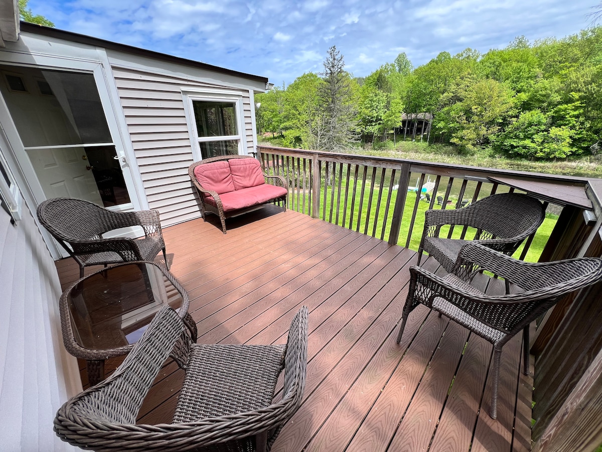 Serene Port Bay Cottage - Wolcott