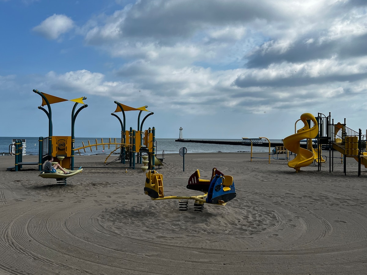 Serene Port Bay Cottage - Wolcott