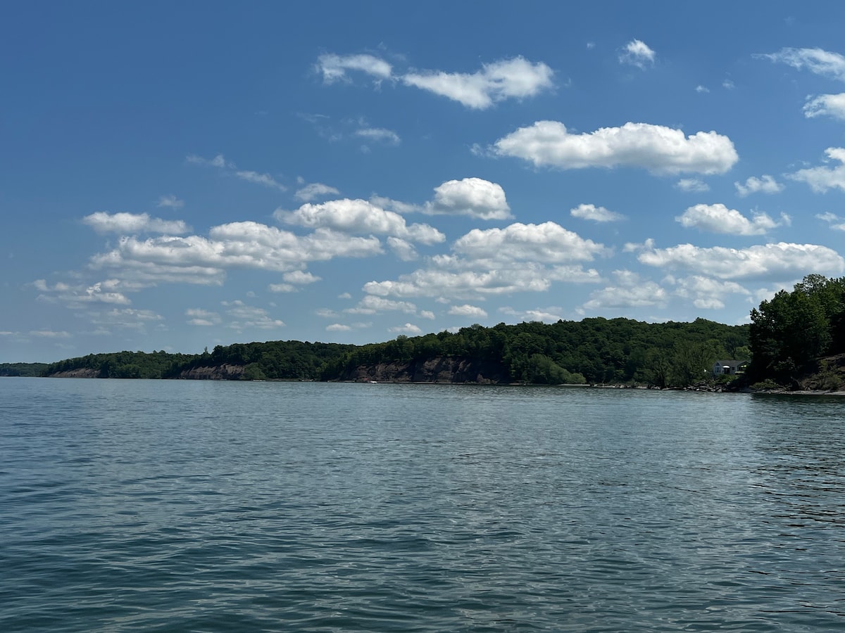 Serene Port Bay Cottage - Wolcott