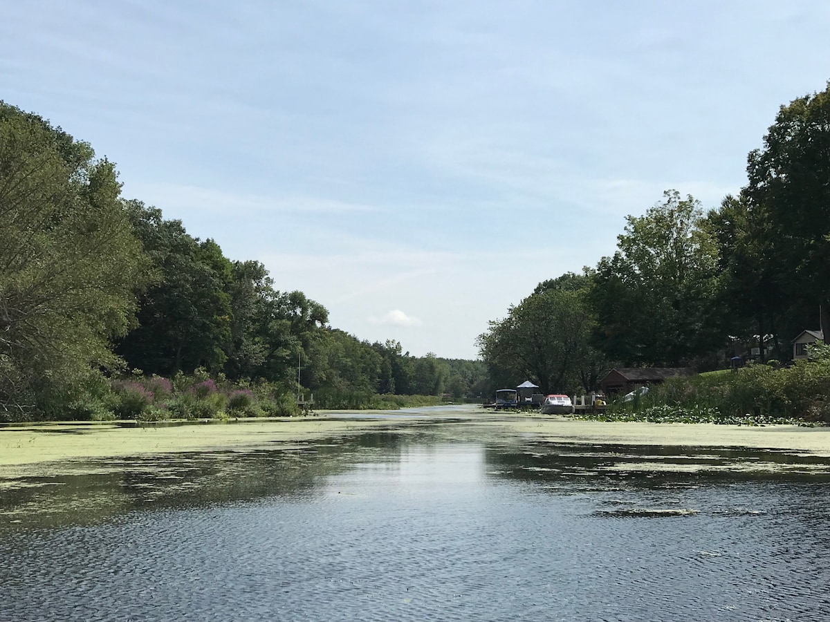 Serene Port Bay Cottage - Wolcott
