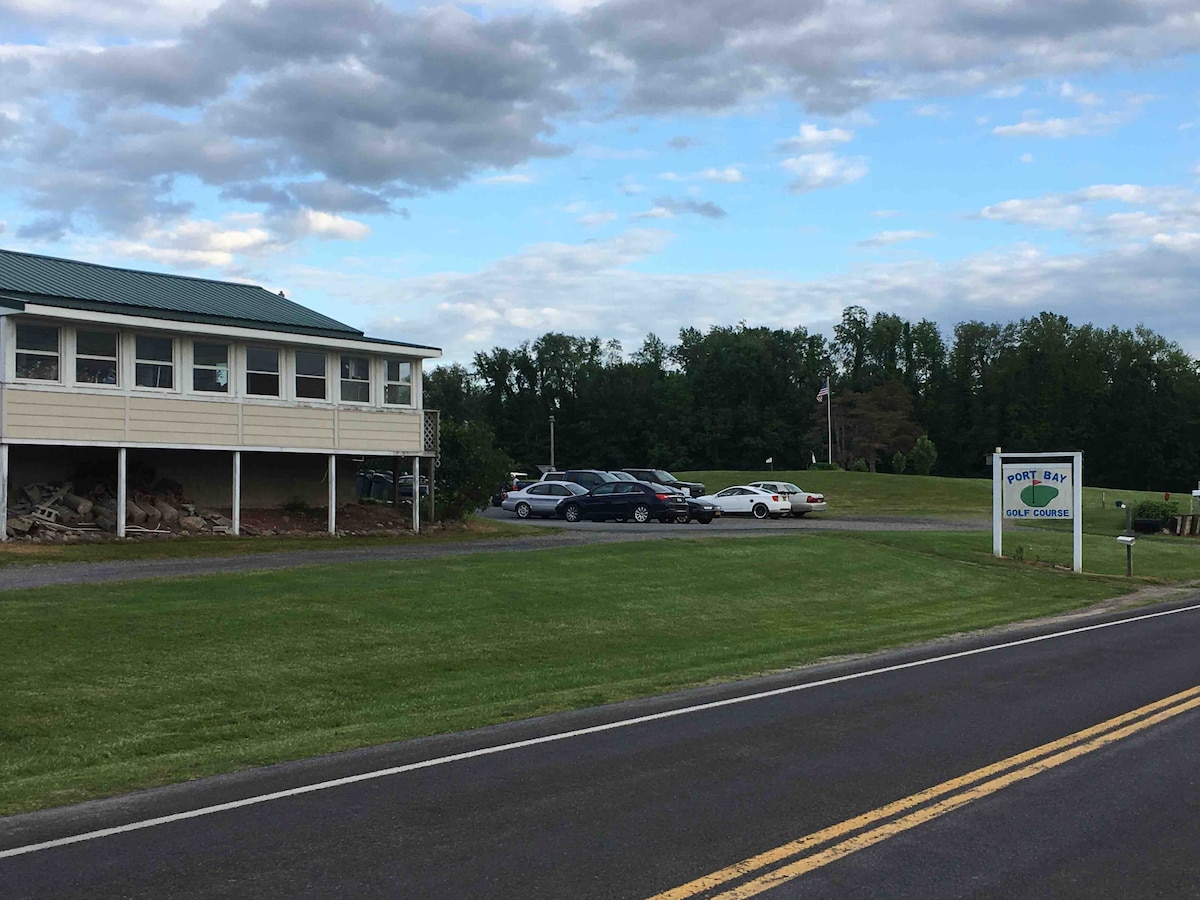 Serene Port Bay Cottage - Wolcott