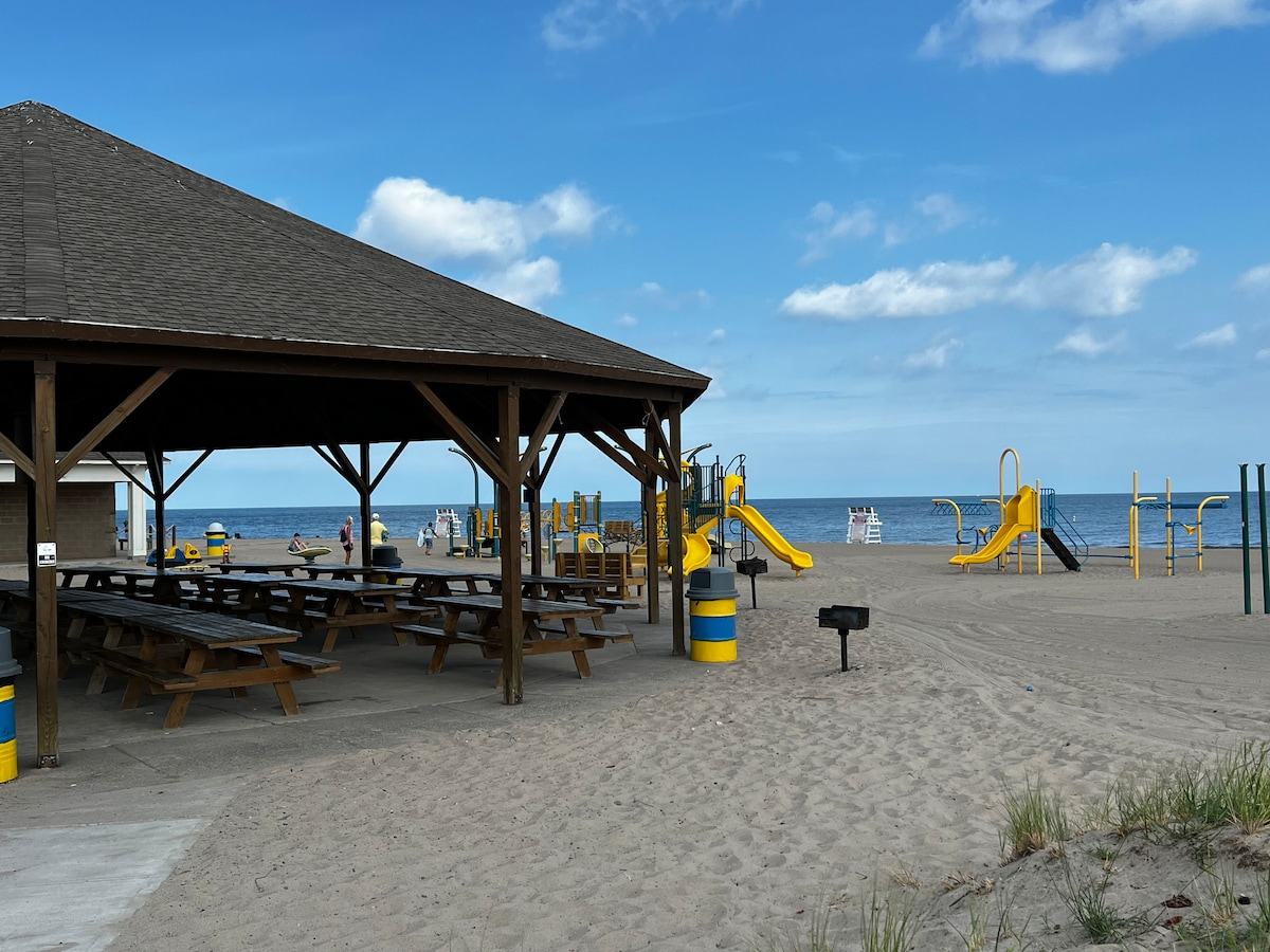 Serene Port Bay Cottage - Wolcott