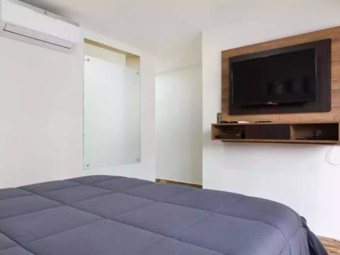 Miracle 301-A Two Hot tubs AC. Sleeps 4
