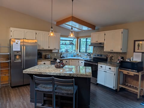 New appliances and large island make it fun to cook at Snowflake Chalet!
