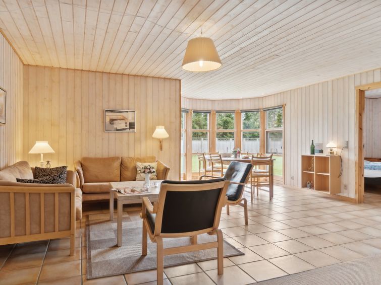 linda-600m-from-the-sea/