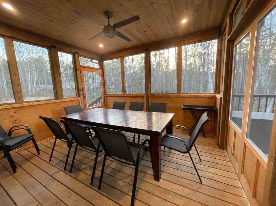 Family lake Retreat w/ hot tub, game room