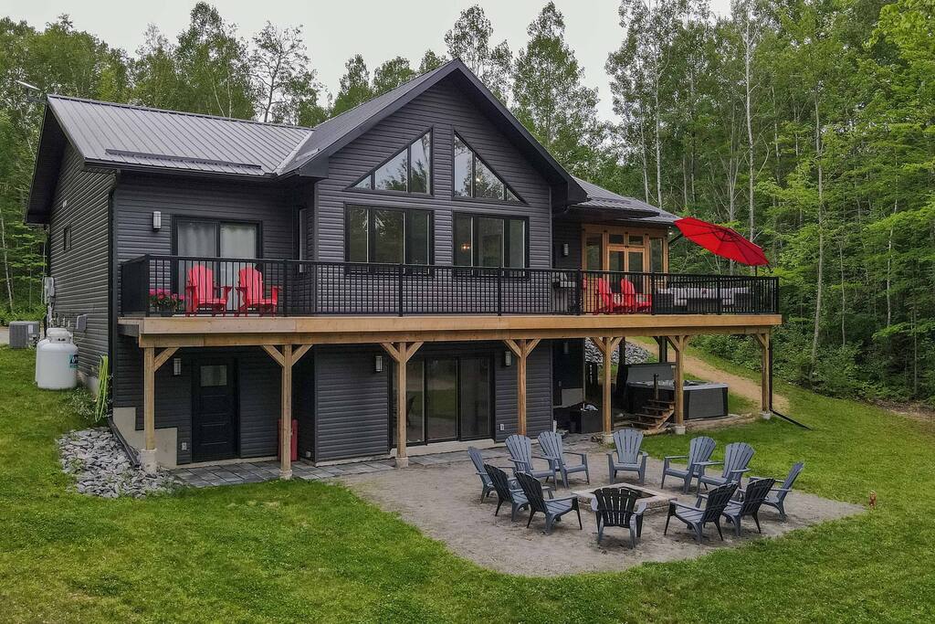 Family lake Retreat w/ hot tub, game room