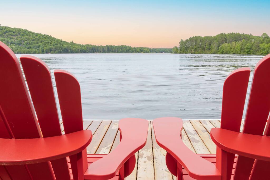 Family lake Retreat w/ hot tub, game room