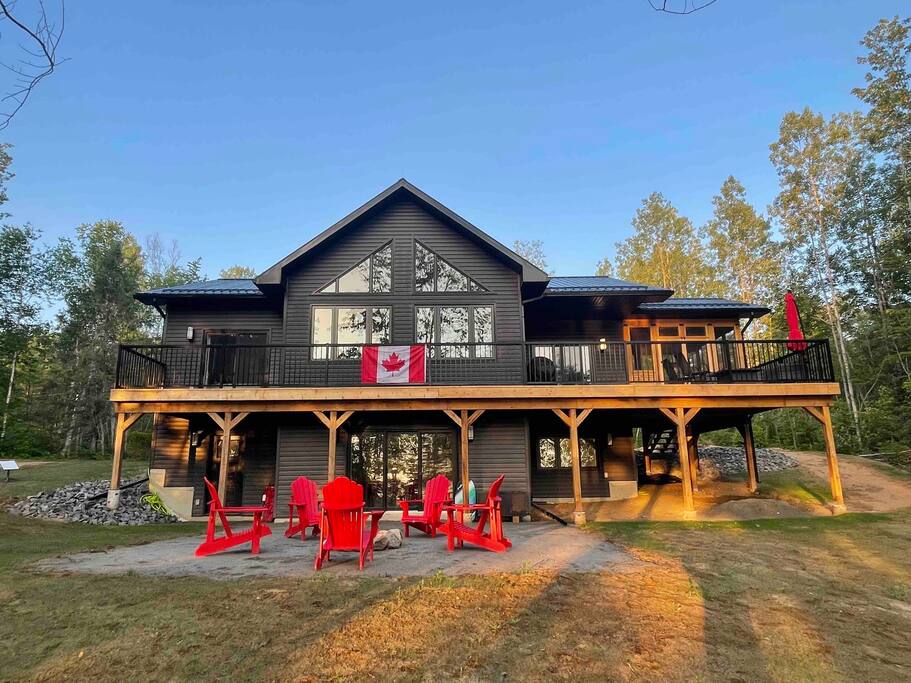 Family lake Retreat w/ hot tub, game room