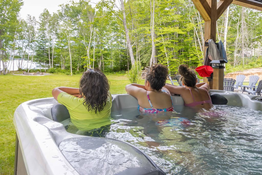 Family lake Retreat w/ hot tub, game room