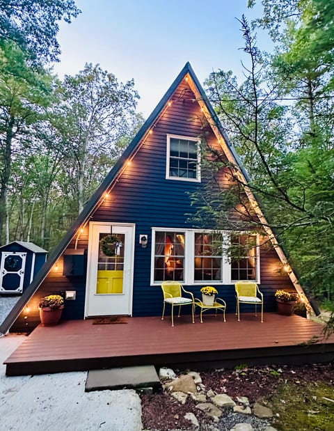 Cozy Woodland A-Frame Cabin — Sleeps 6 Guests