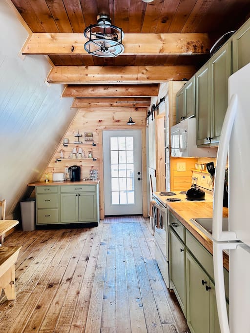 Cozy Woodland A-Frame Cabin — Sleeps 6 Guests