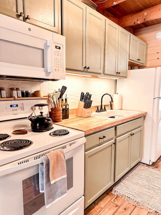 Cozy Woodland A-Frame Cabin — Sleeps 6 Guests