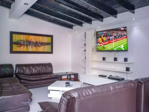 6 Bedroom Apartment AC hot tub