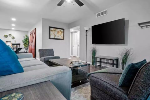 Kid-Friendly 3BR/2BA LRG Kitchen&Backyard/Firepit